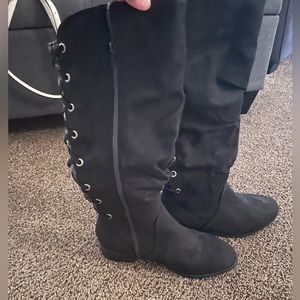 Women’s boots size 8